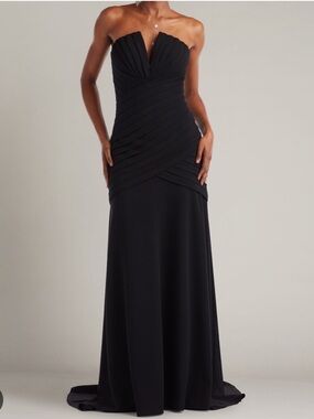 ✨NEW✨Tadashi Shoji Vionna Shutter
Pleated Crepe Strapless GOWN BOS25690L